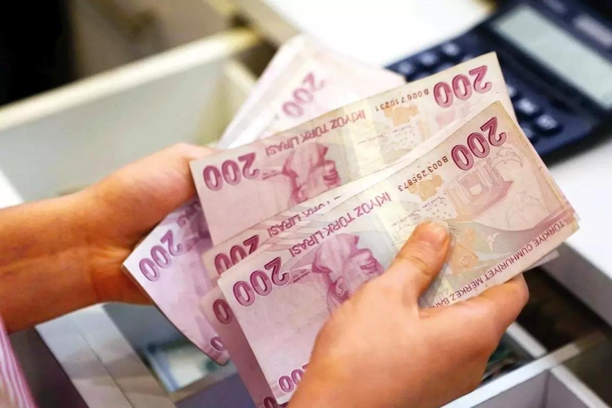 Emekli Memur Memur Emeklisi Enflasyona Gore 18204726 3460 Amp-1