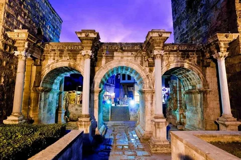 Antalya’da Gezilecek En Popüler Yerler Tarih Ve Doğa İç İçe2