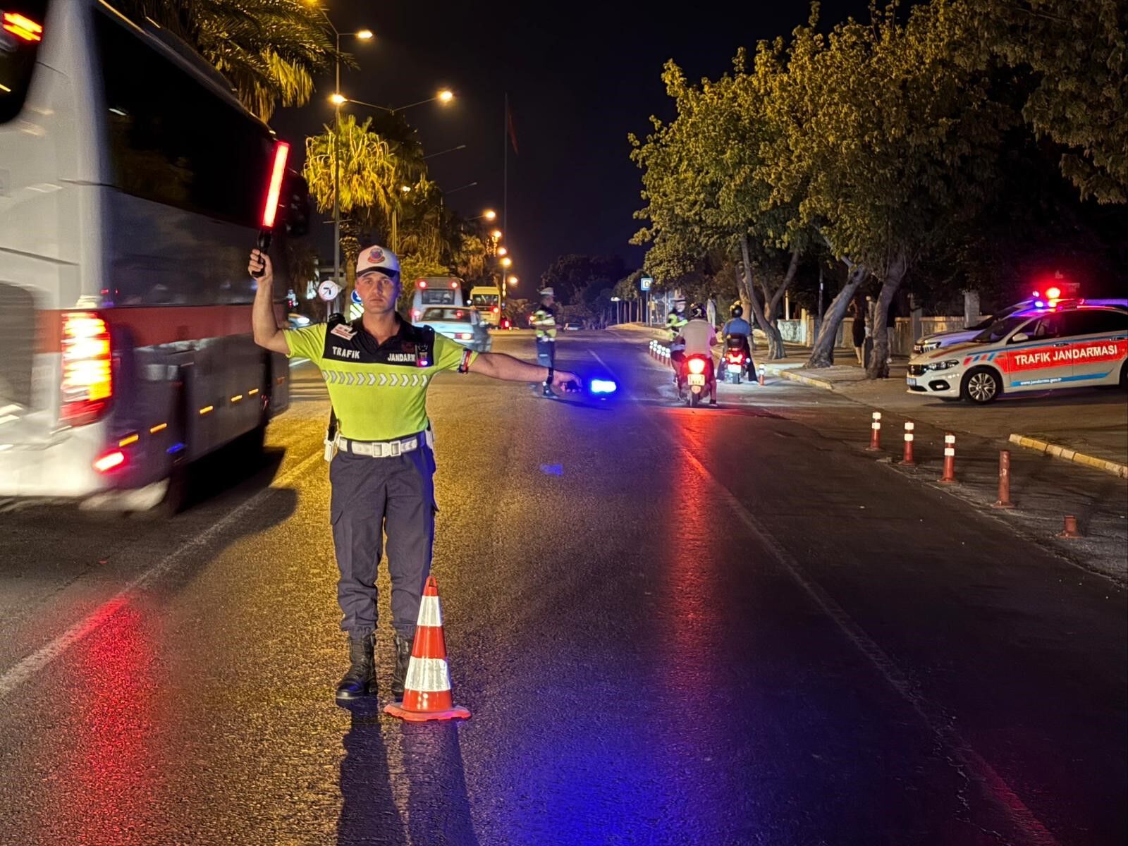 Antalya'da Jandarma Sürücüleri Affetmedi