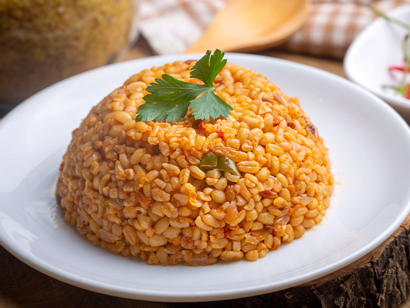 Alanya’da Bol Soğanlı Bulgur Pilavı Tarifinin Püf Noktaları2