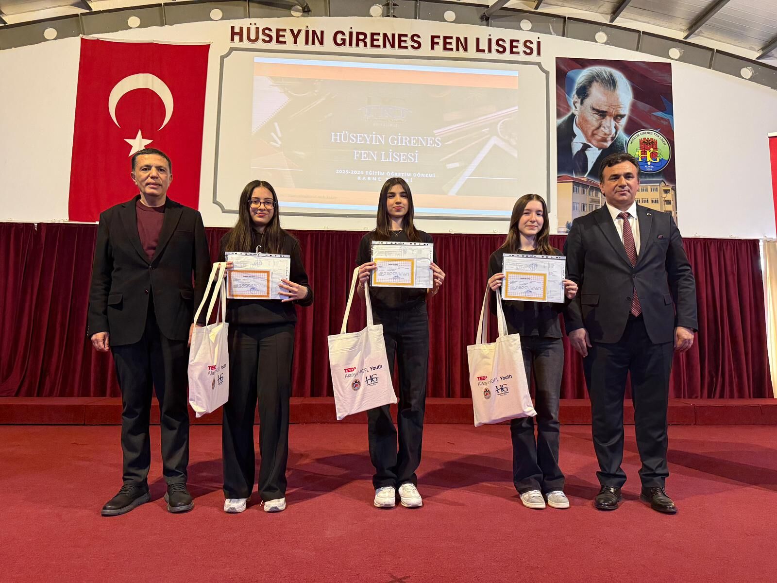Alanya'da Karne Heyecanı Ve Tatil Başladı