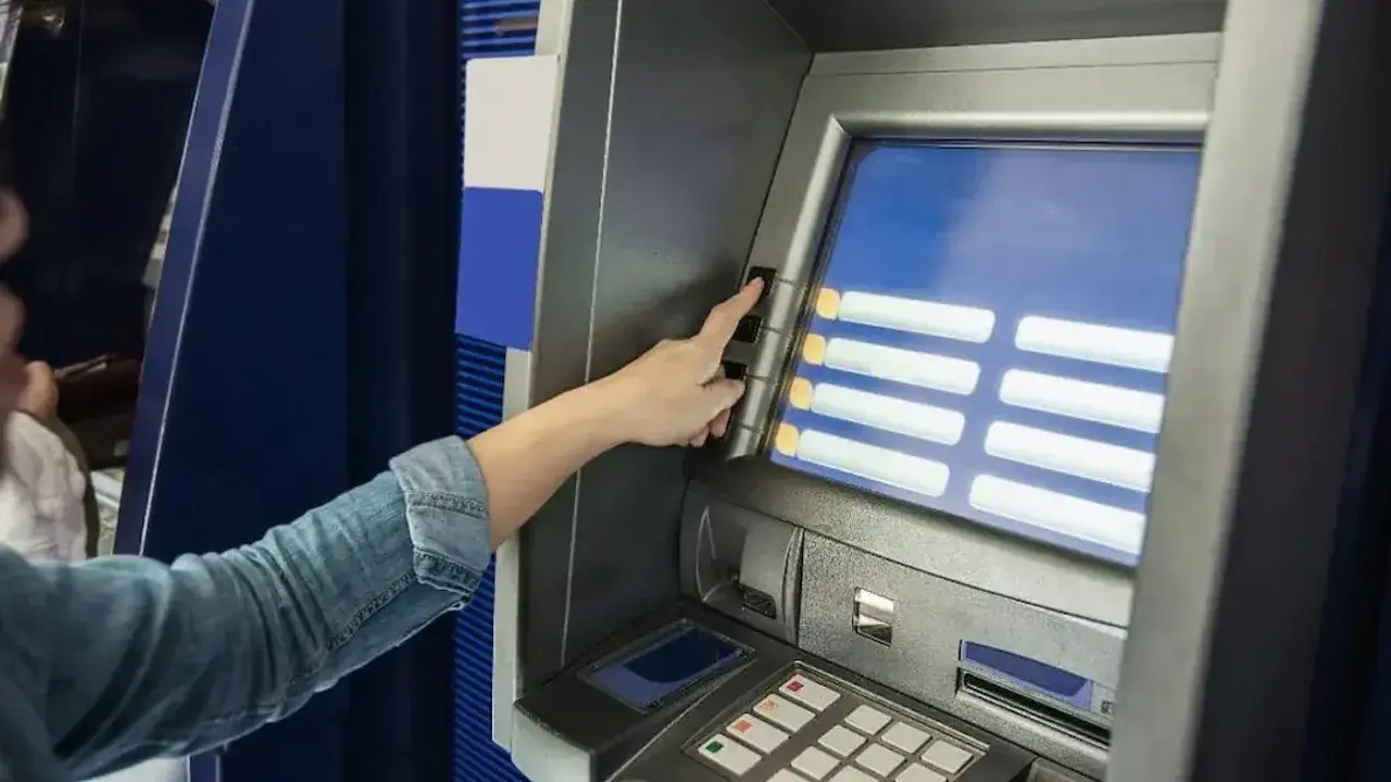 Borç Kapatma Bankacilik Gece Guvenlik Banka Guvenlik Gorevlisi 1 1024X684