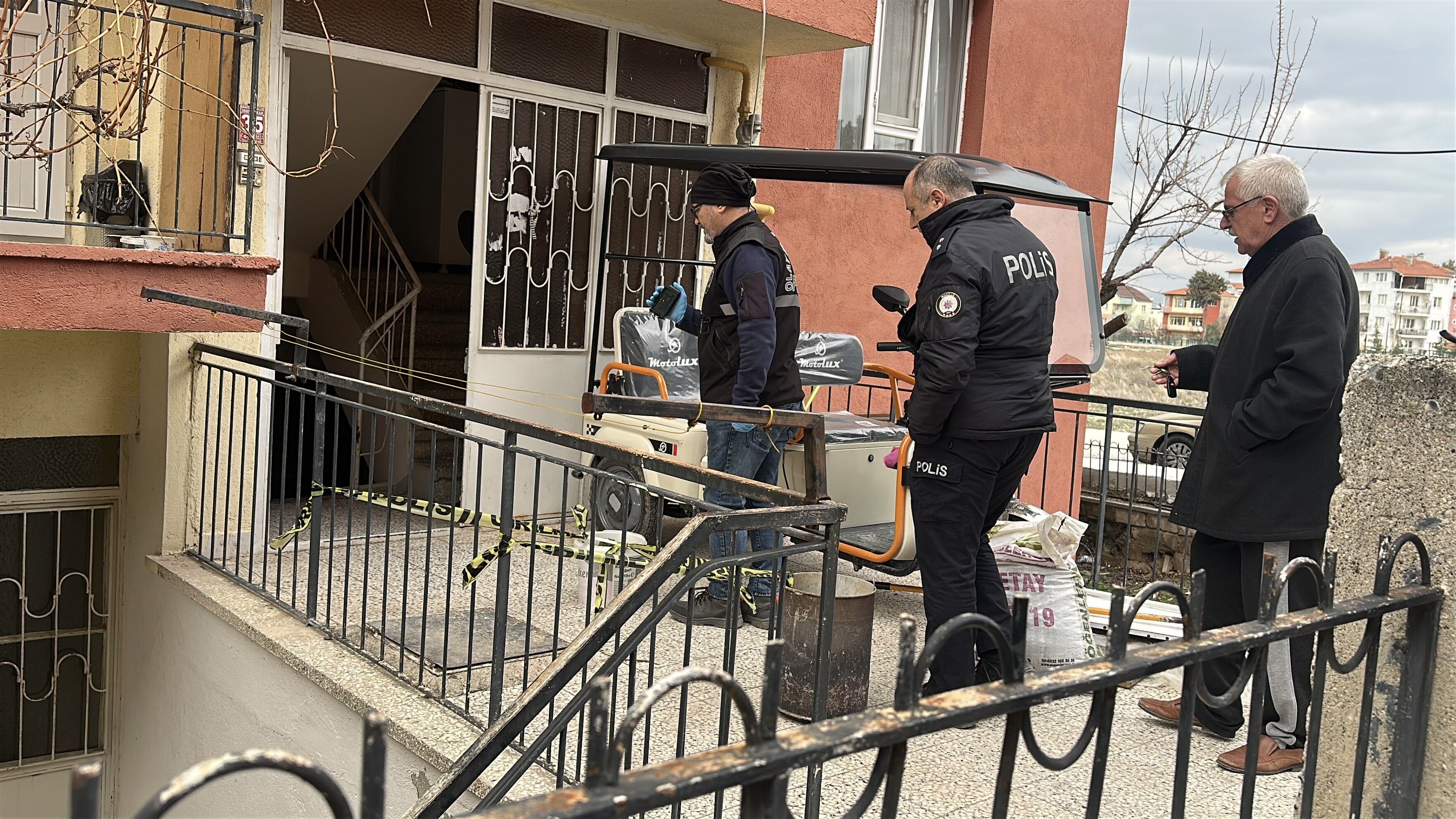 Ne Olduysa Misafir Olarak Gittiği Arkadaş Evinde Oldu (3)