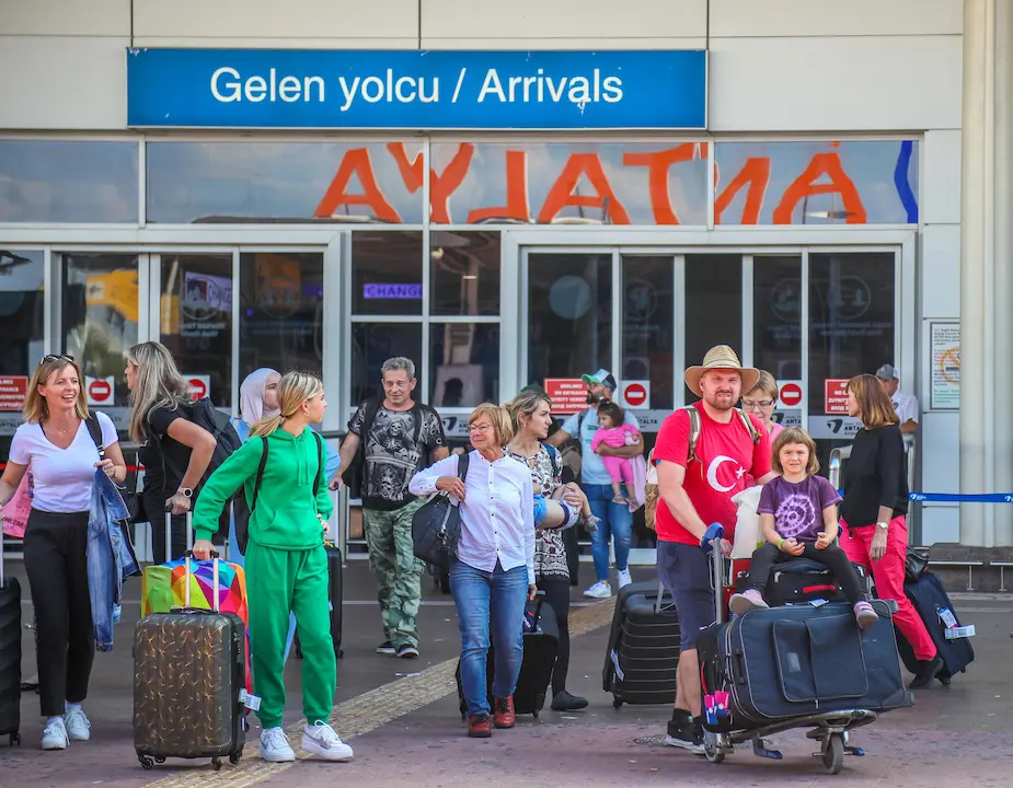 Rusların Alanya Aşkı Kabardı A N T A L Y A Y A G E L E N H E R 4 T U R I S T T E N 2 S I R 407883 120199