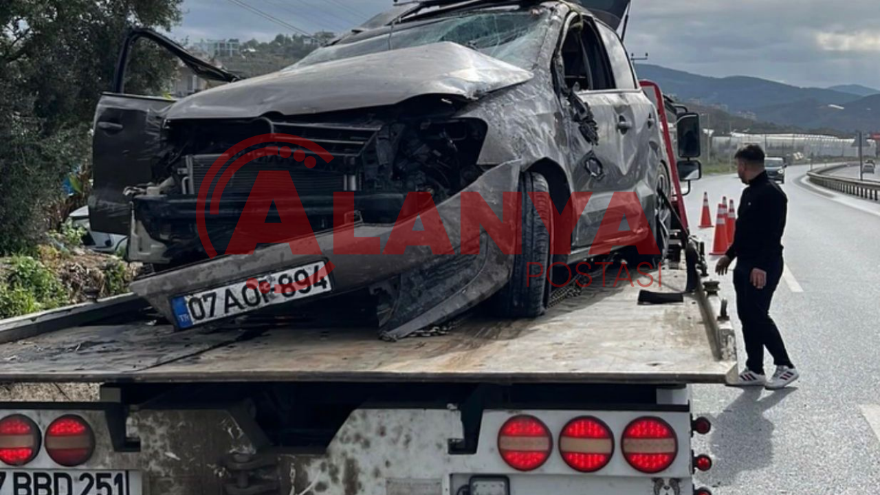Alanya’da Otomobil Takla Attı (1)