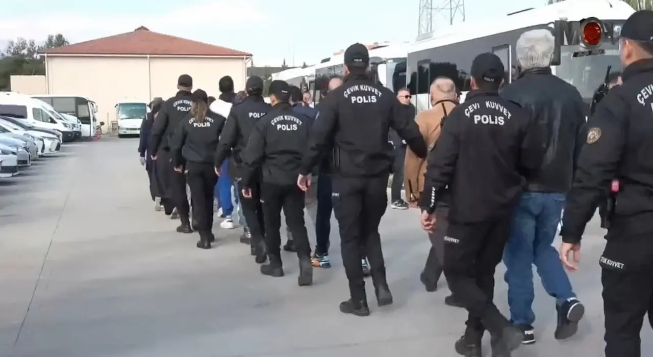 Antalyada Operasyonun Görüntüleri Geldi Aw660710 05 (1)-1