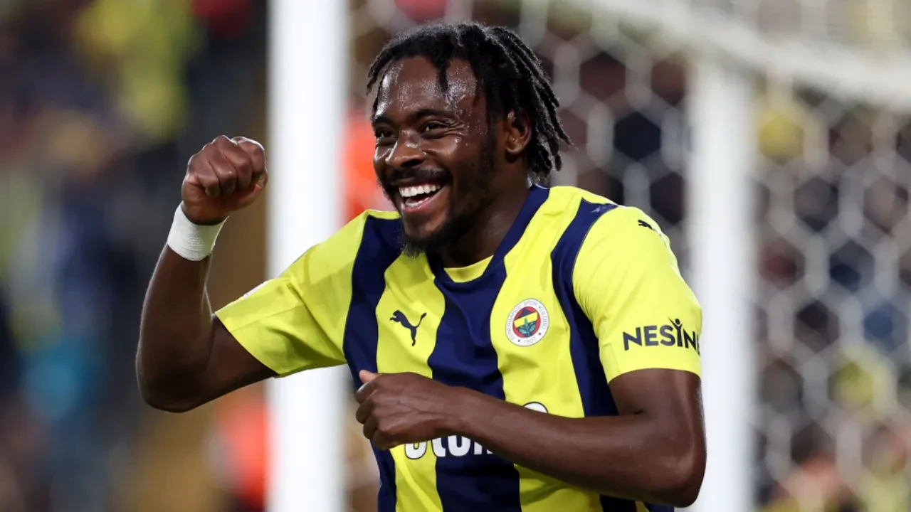 Galatasaray, Sağ Bek Arayışında Fenerbahçe’nin Eski Oyuncusu Bright Osayi Samuel Için Devreye Girdi. Nijeryalı Futbolcunun Birmingham’dan Ayrılmak Istediği Öne Sürüldü.