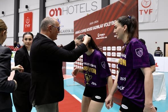 Alanya’da Düzenlenen Arabica Coffee House Kadınlar Voleybol 3