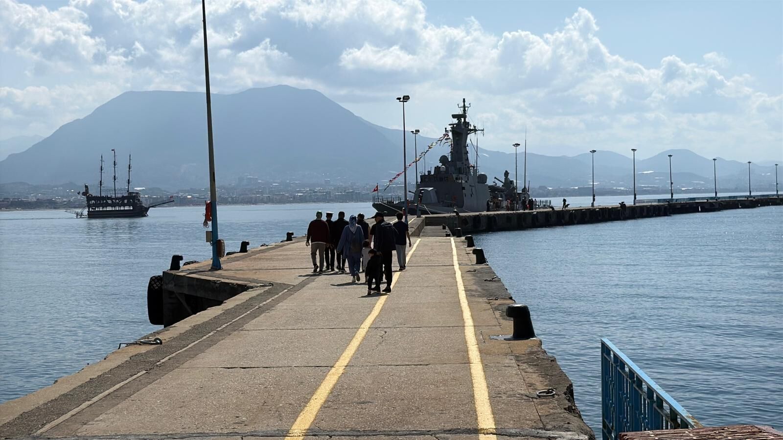 Alanya'da Savaş Gemisi Ziyarete Açıldı (7)