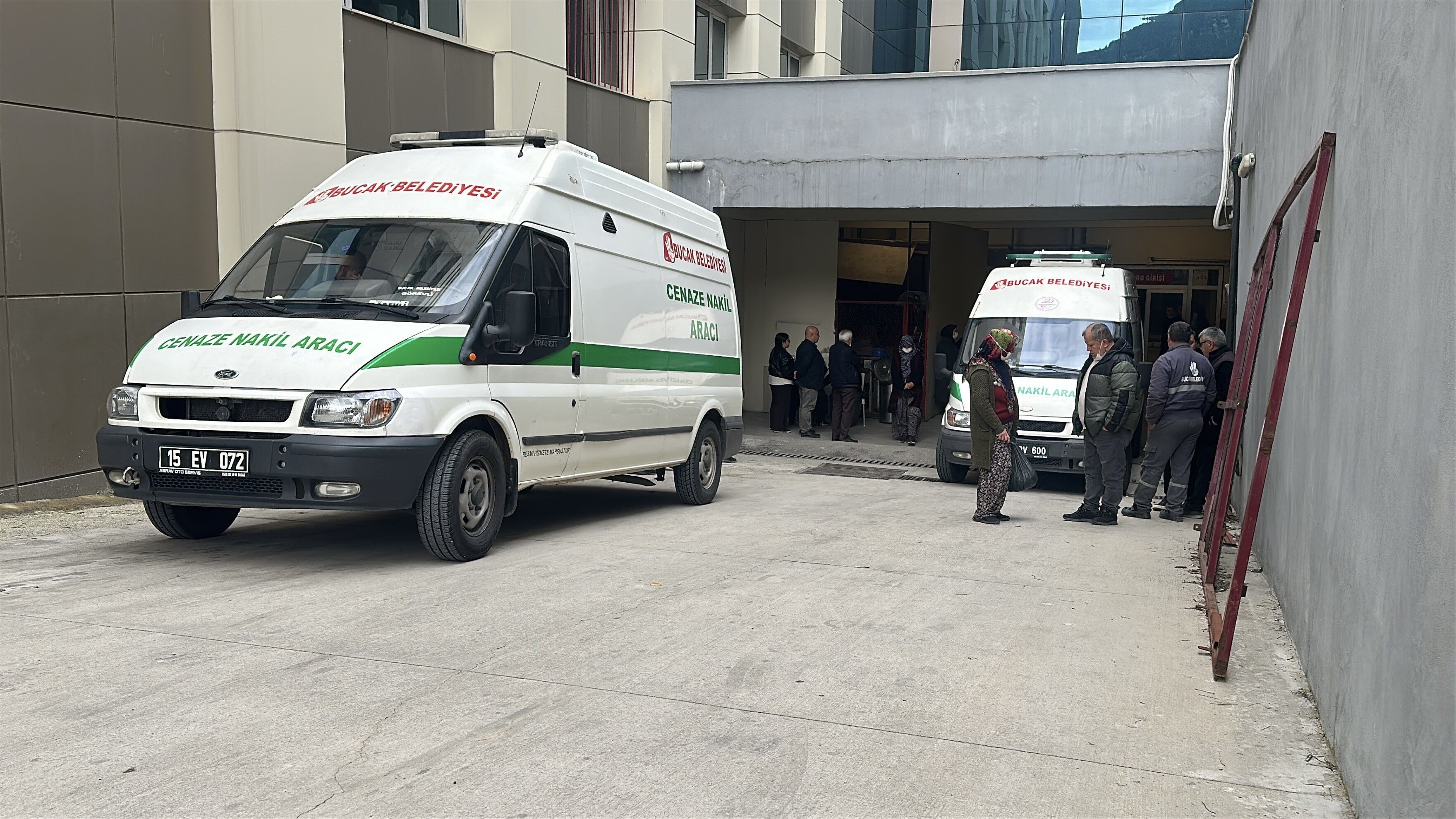 Antalya Isparta Yolunda Can Verdiler! Morg Önünde Acılı Bekleyiş (1)