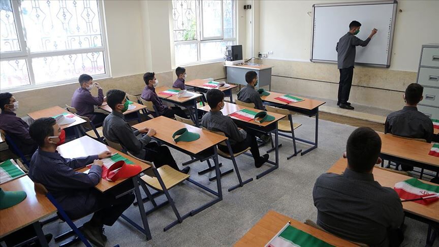Iran'da Okullar Süresiz Kapatıldı