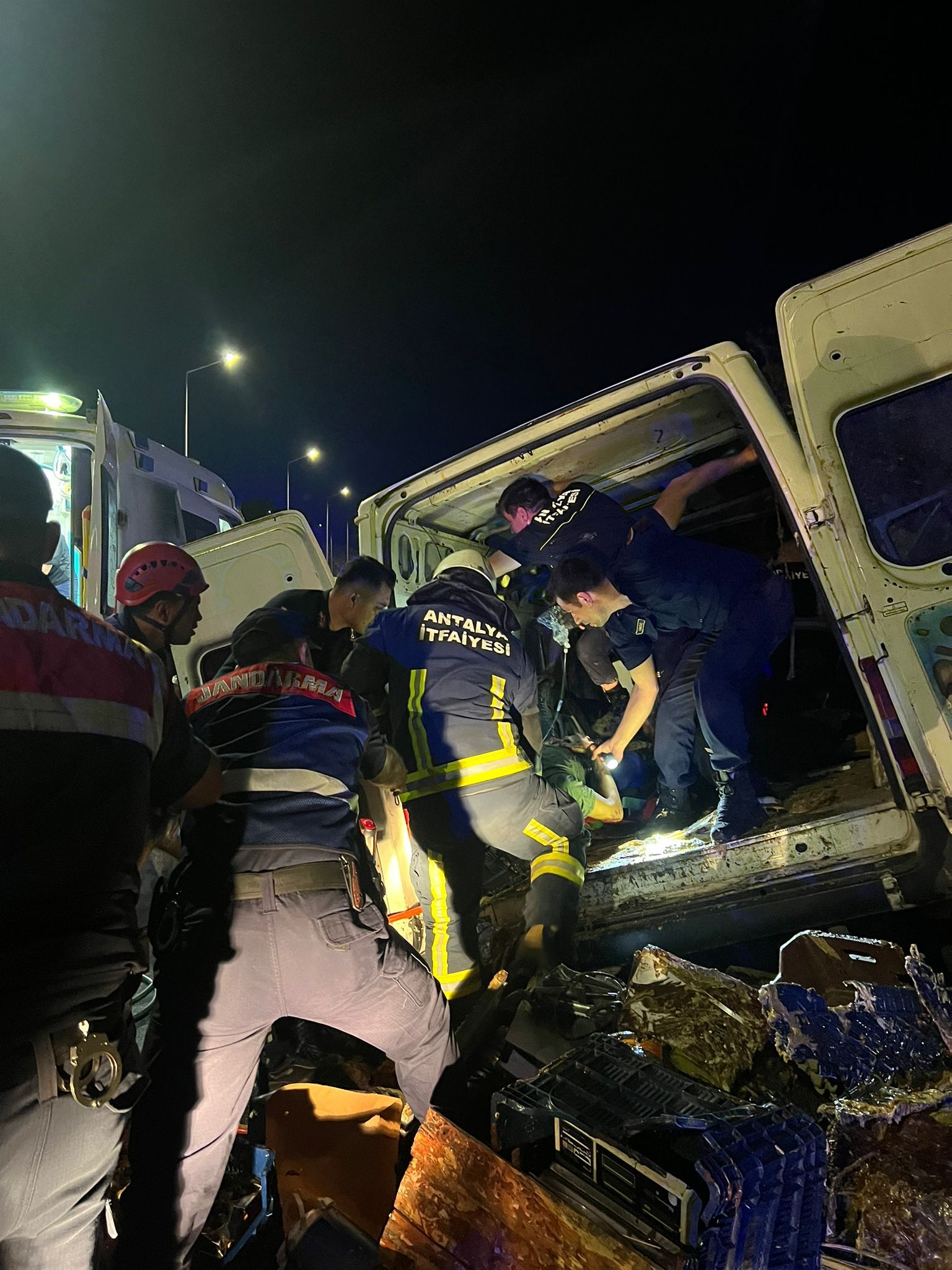 Alanya Feci Kaza Istinat Duvarına Çarptı (3)