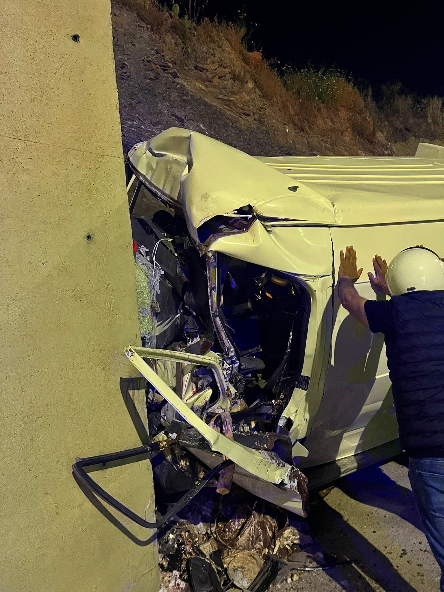 Alanya Feci Kaza Istinat Duvarına Çarptı (4)