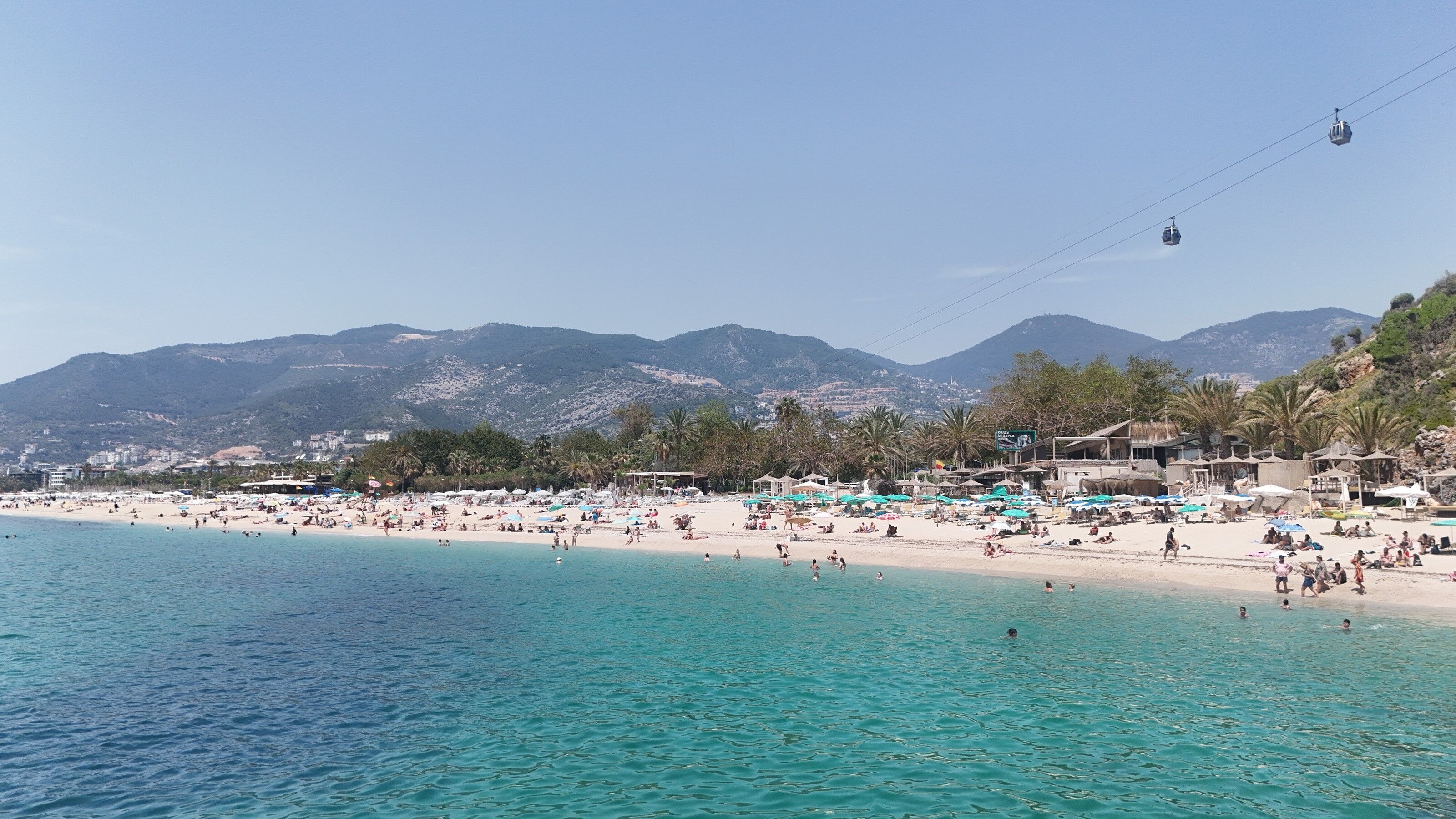 Alanya'da Havalar Bir Anda Isında! Sahile Koştular (6)