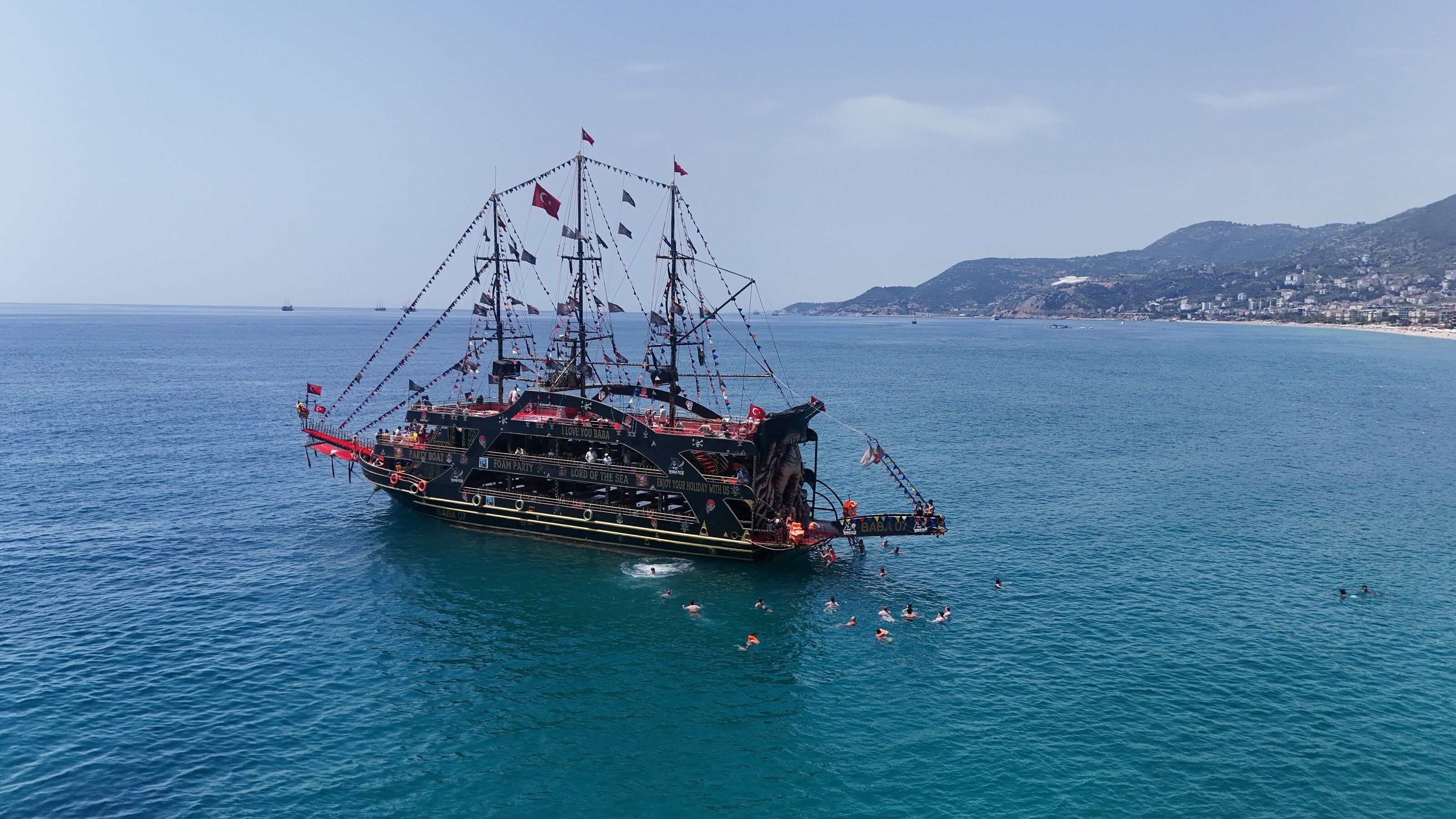 Alanya'da Havalar Bir Anda Isında! Sahile Koştular (7)
