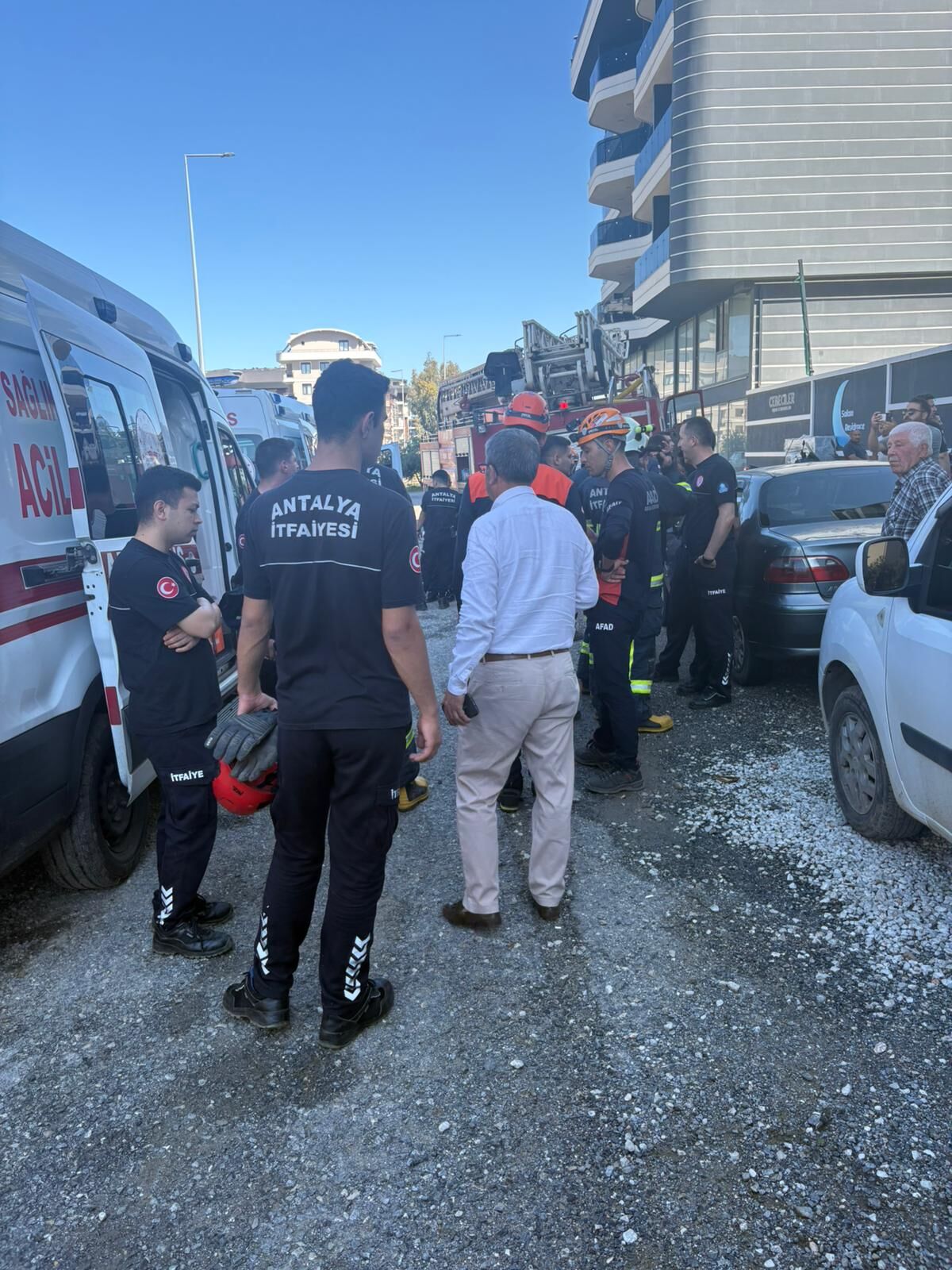Alanya'da Olay Yerinden Ilk Görüntü! Tavan Çöktü, Yaralılar Var (4)