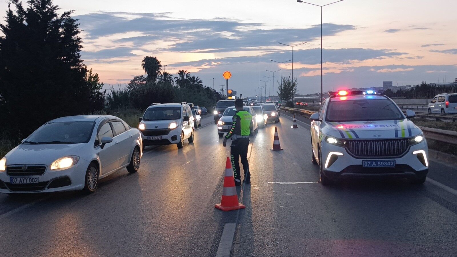 Antalya Alanya Yolunda Zincirleme Kaza! Trafik Kilitlendi (2)