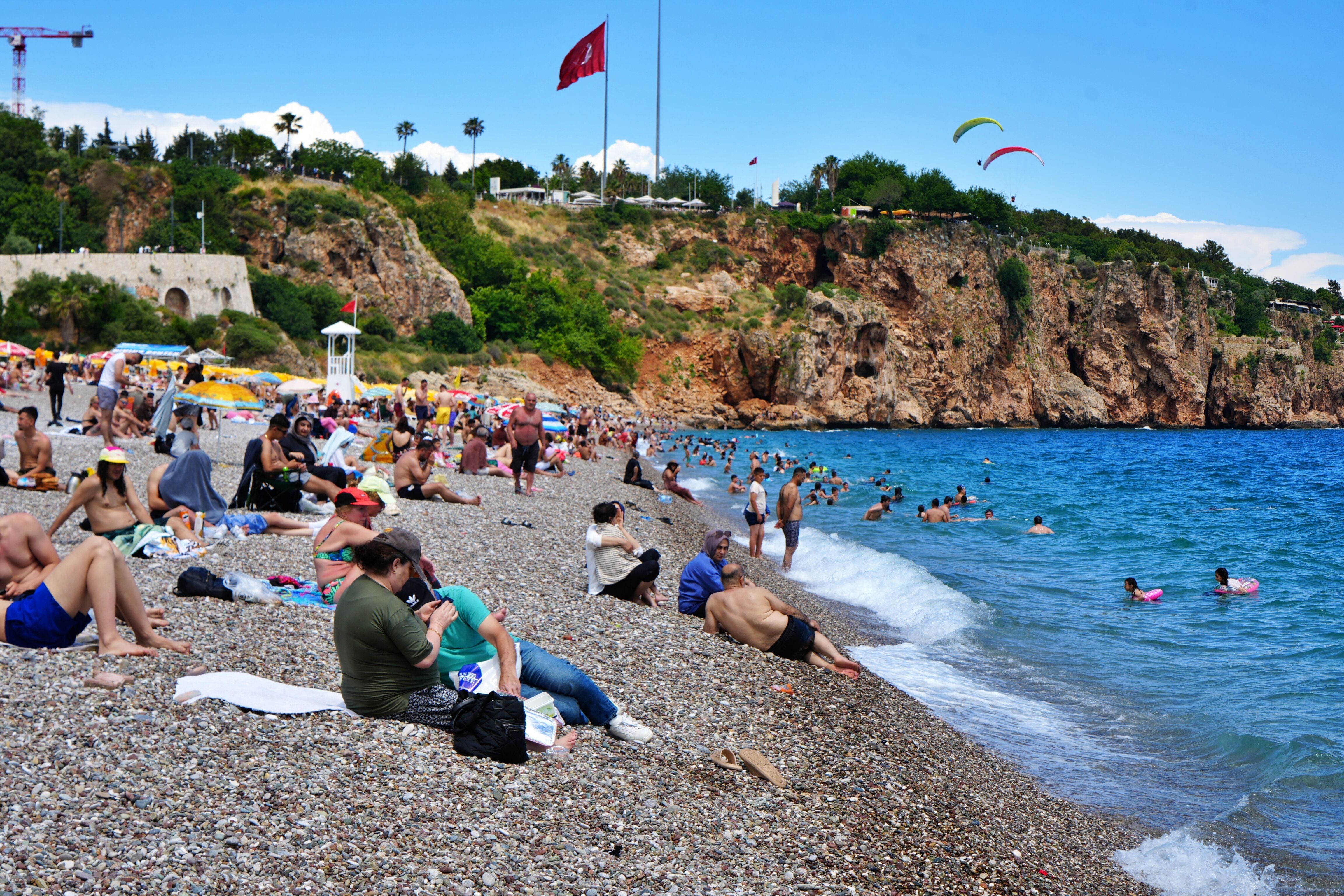 Antalya Konyaaltı Sahili Bayram Yoğunluğu (3)