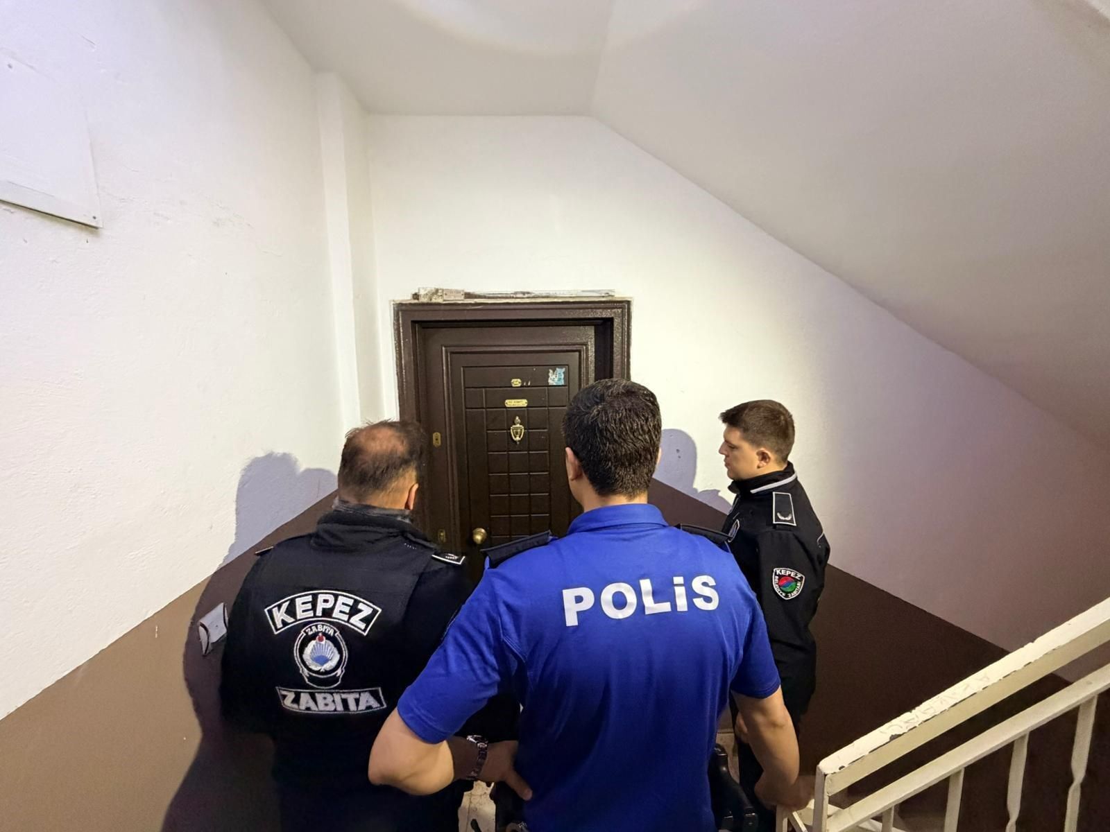Antalya'da Kötü Kokular Hareket Geçirdi! Çöp Eve Müdahale (6)
