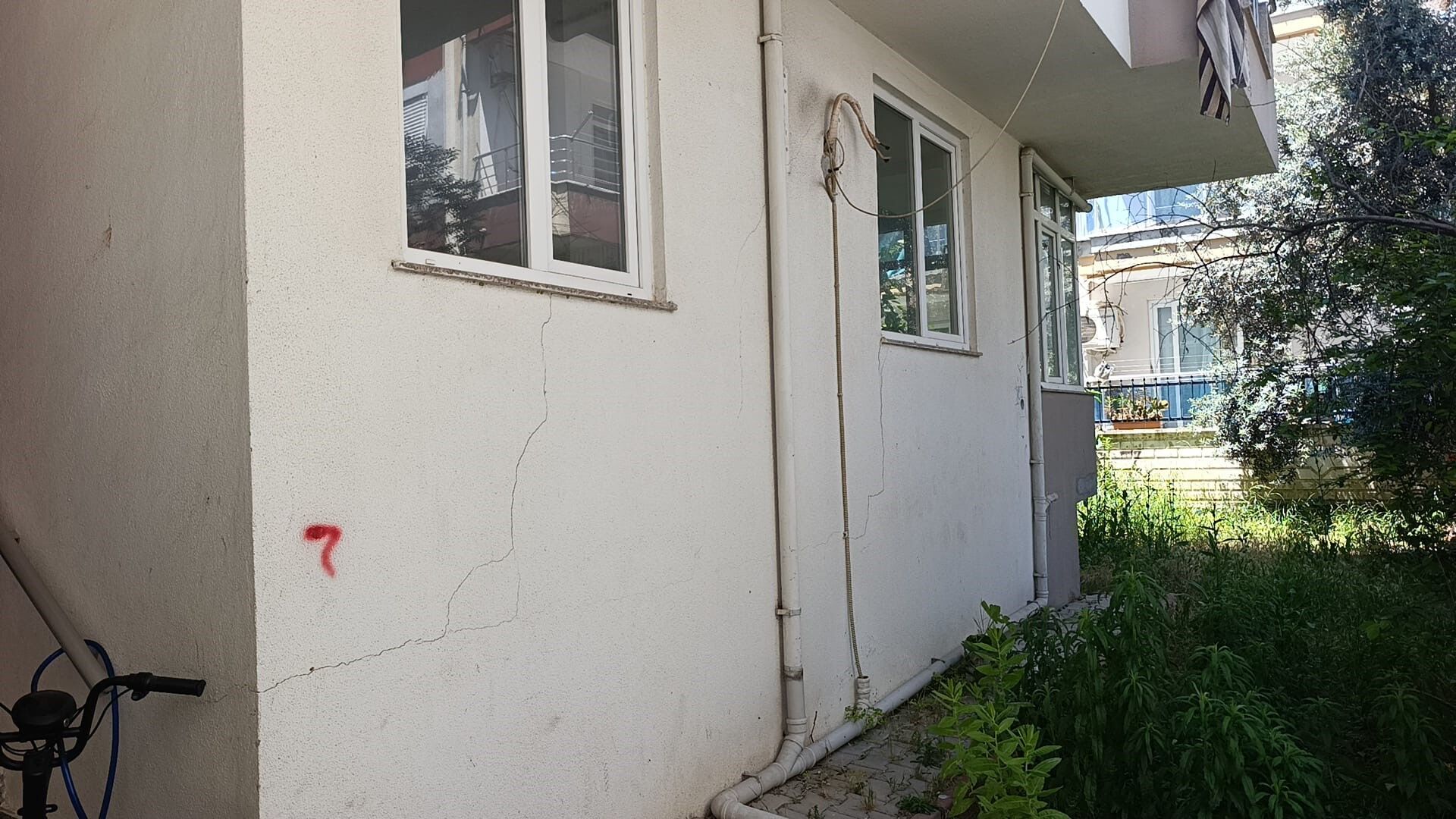 Antalya'da Tehlikeli Apartman (3)