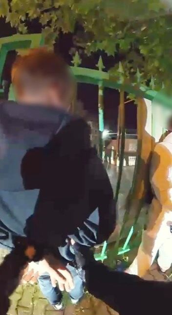 Antalya'da Yere Uyşturucu Attı, Yaka Kamerasına Takıldı (3)