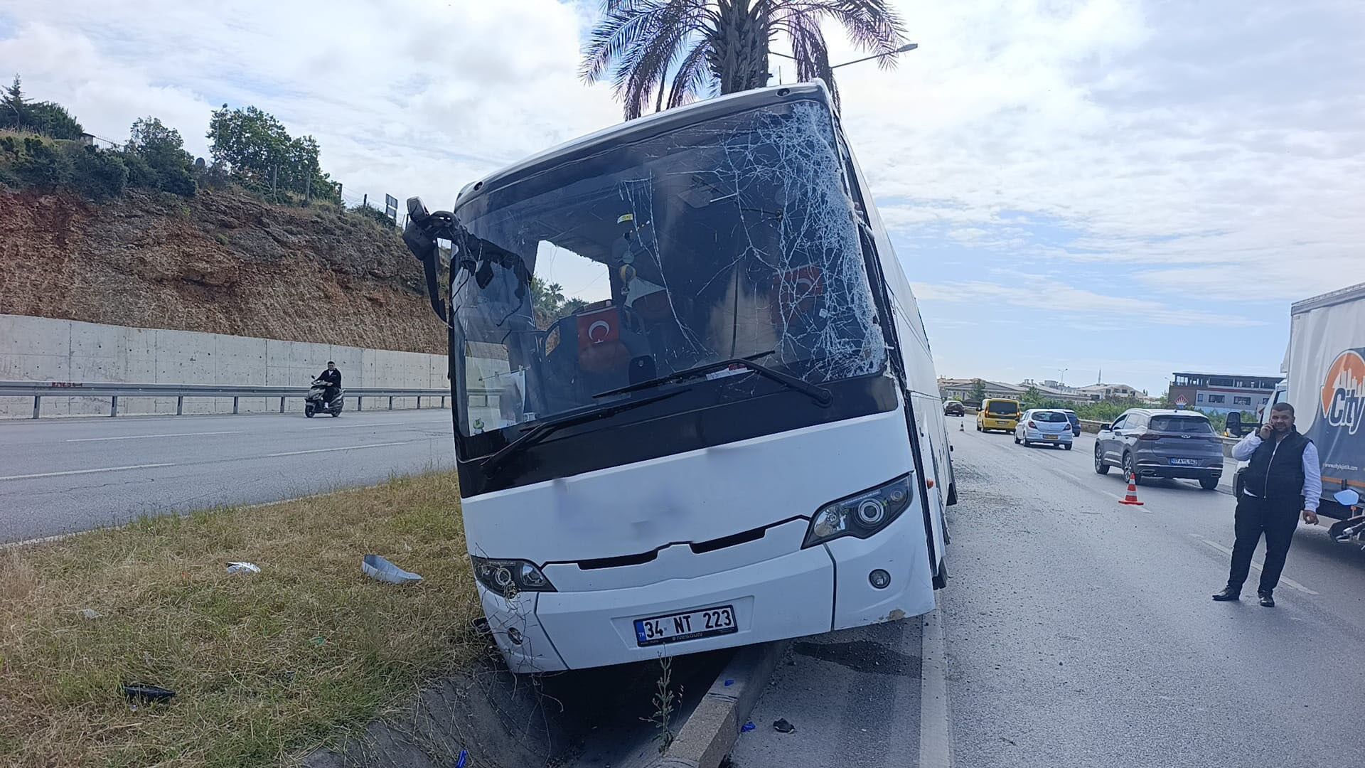 Bayram Yolcularını Almaya Gidiyordu! Alanya Antalya Yolunda Korkutan Kaza (4)
