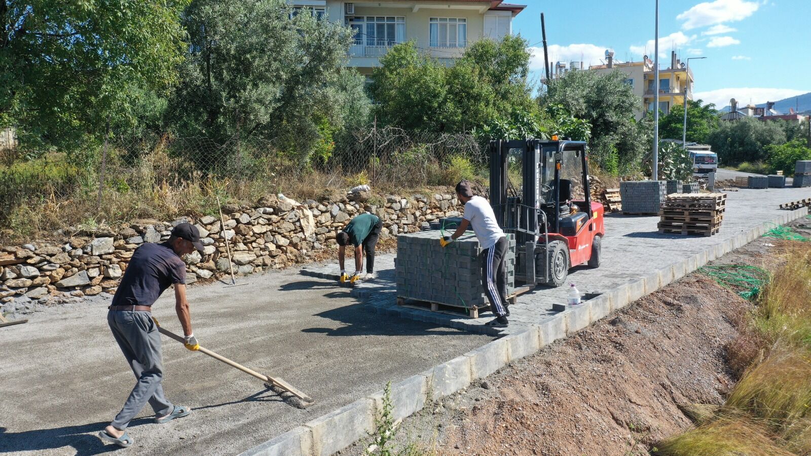 Gazipaşa’da Yollar Yenileniyor! 6 Mahalle Için Sahaya Indiler (8)