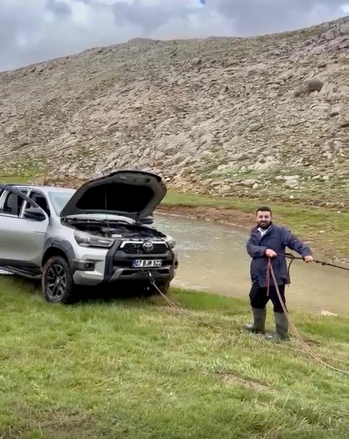 Gündoğmuş'ta Araç Gölette Kaldı (3)