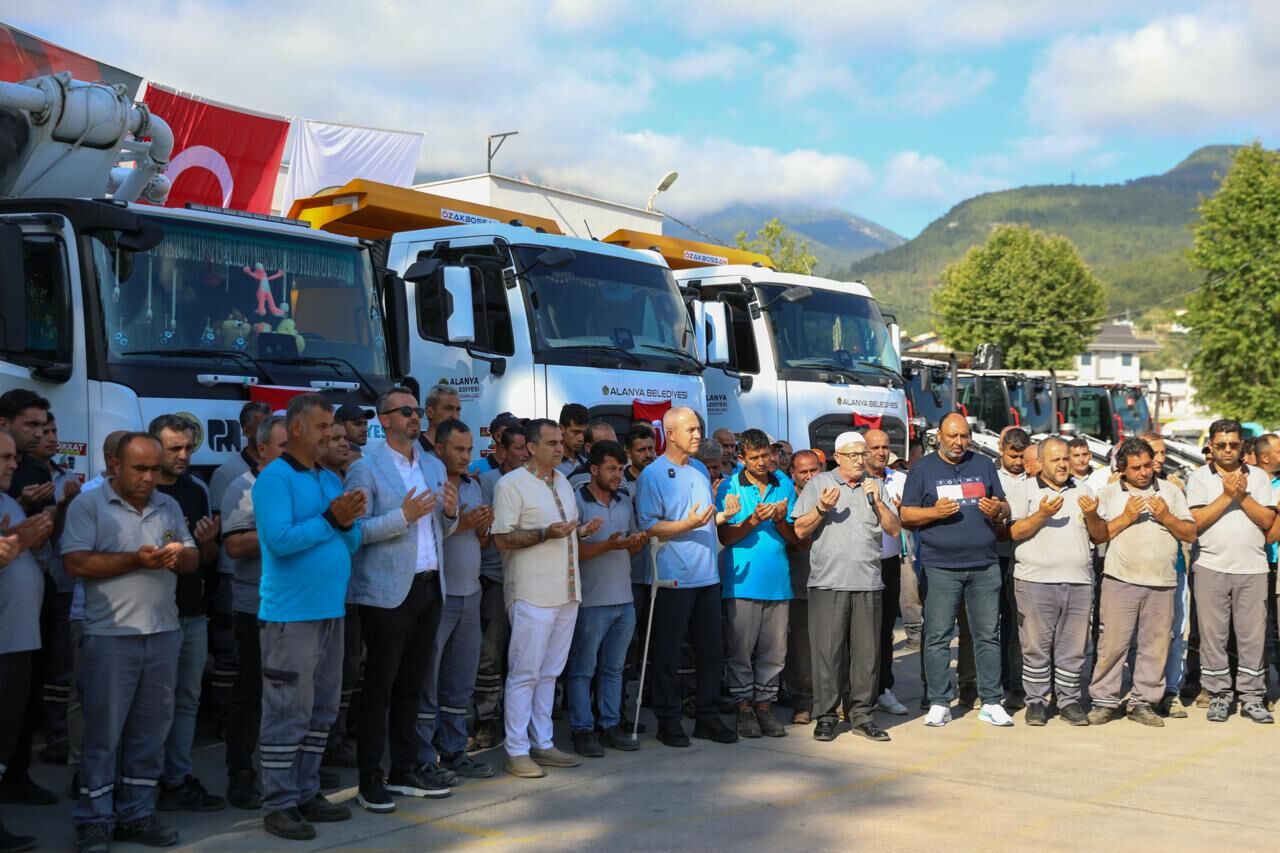 Alanya Belediyesi Borç Öderken, Filoyu Da Büyüttü! Sıfır Araçlar Hizmette (1)