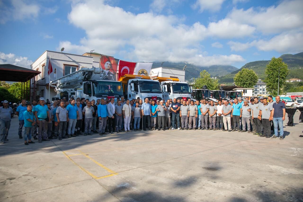 Alanya Belediyesi Borç Öderken, Filoyu Da Büyüttü! Sıfır Araçlar Hizmette (5)