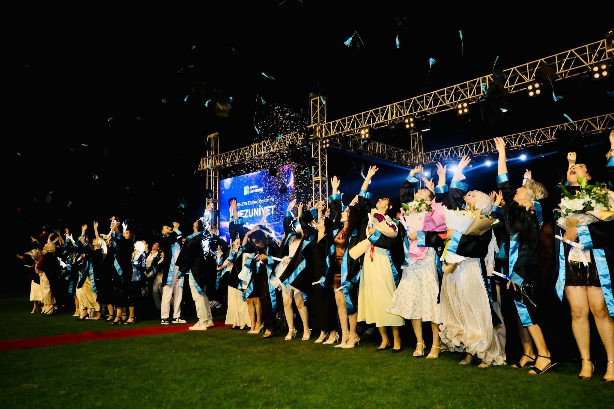 Alanya Üniversitesi Mezunlarını Geleceğe Uğurladı (3)