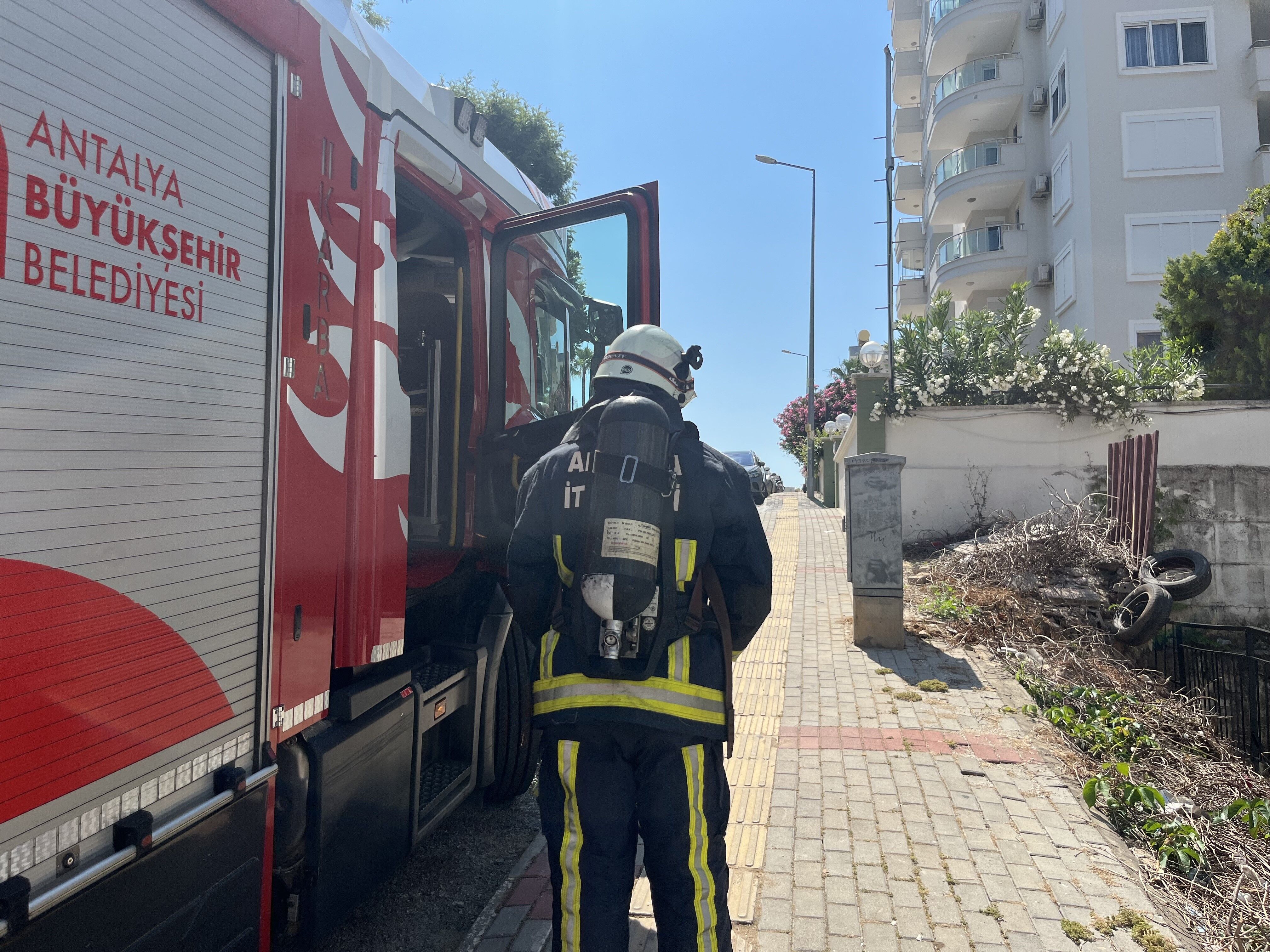 Alanya’da Apartman Dairesinde Yangın (1)-1