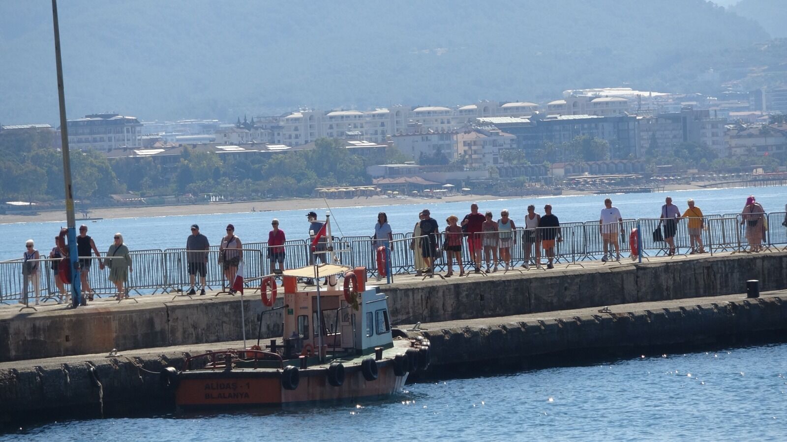Alanya'da Deniz Duruldu! 2024 Mumla Aranıyor (4)