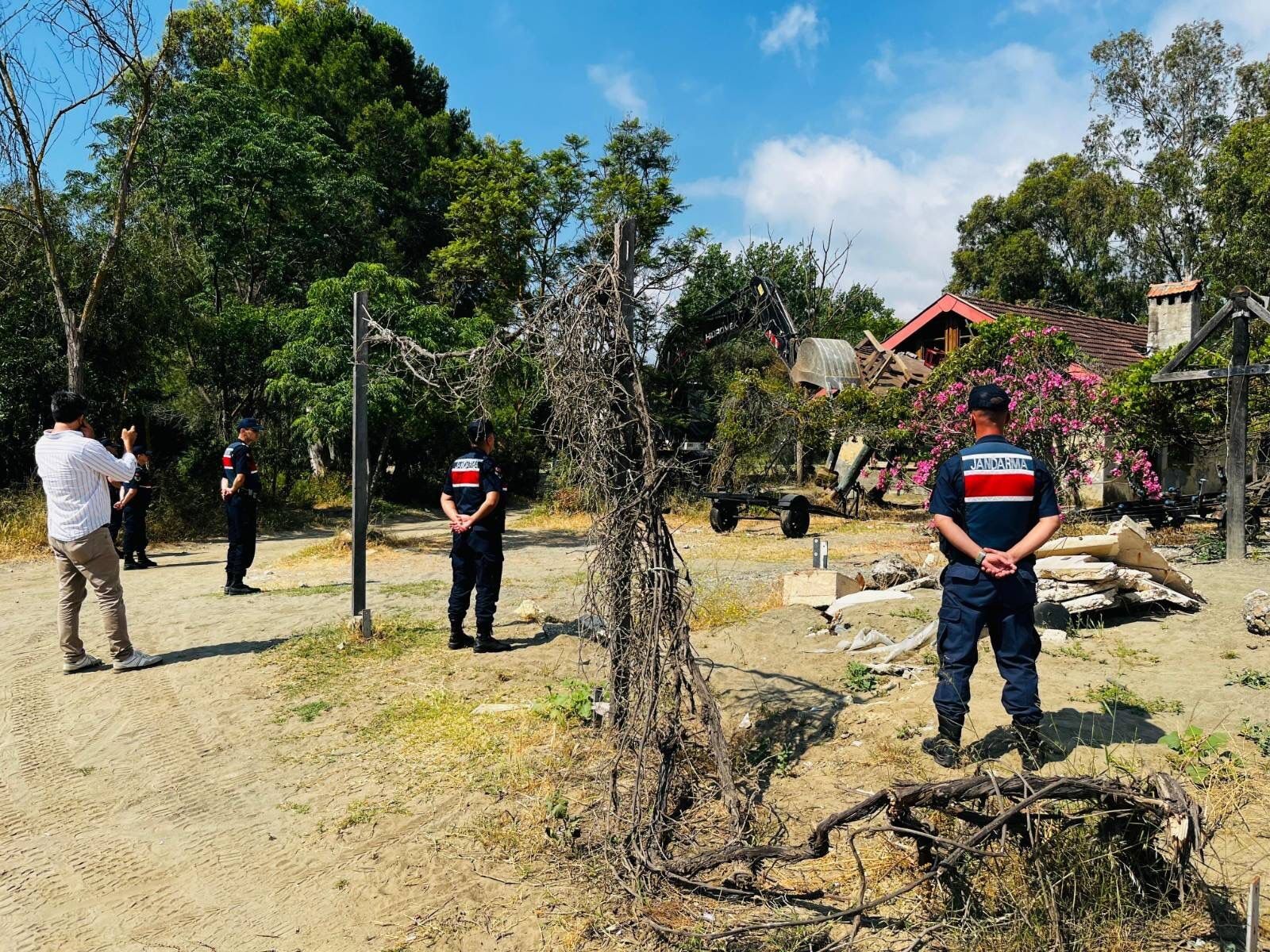 Antalya Kemer Tekirova’da Kaçak Yapılaşma (1)