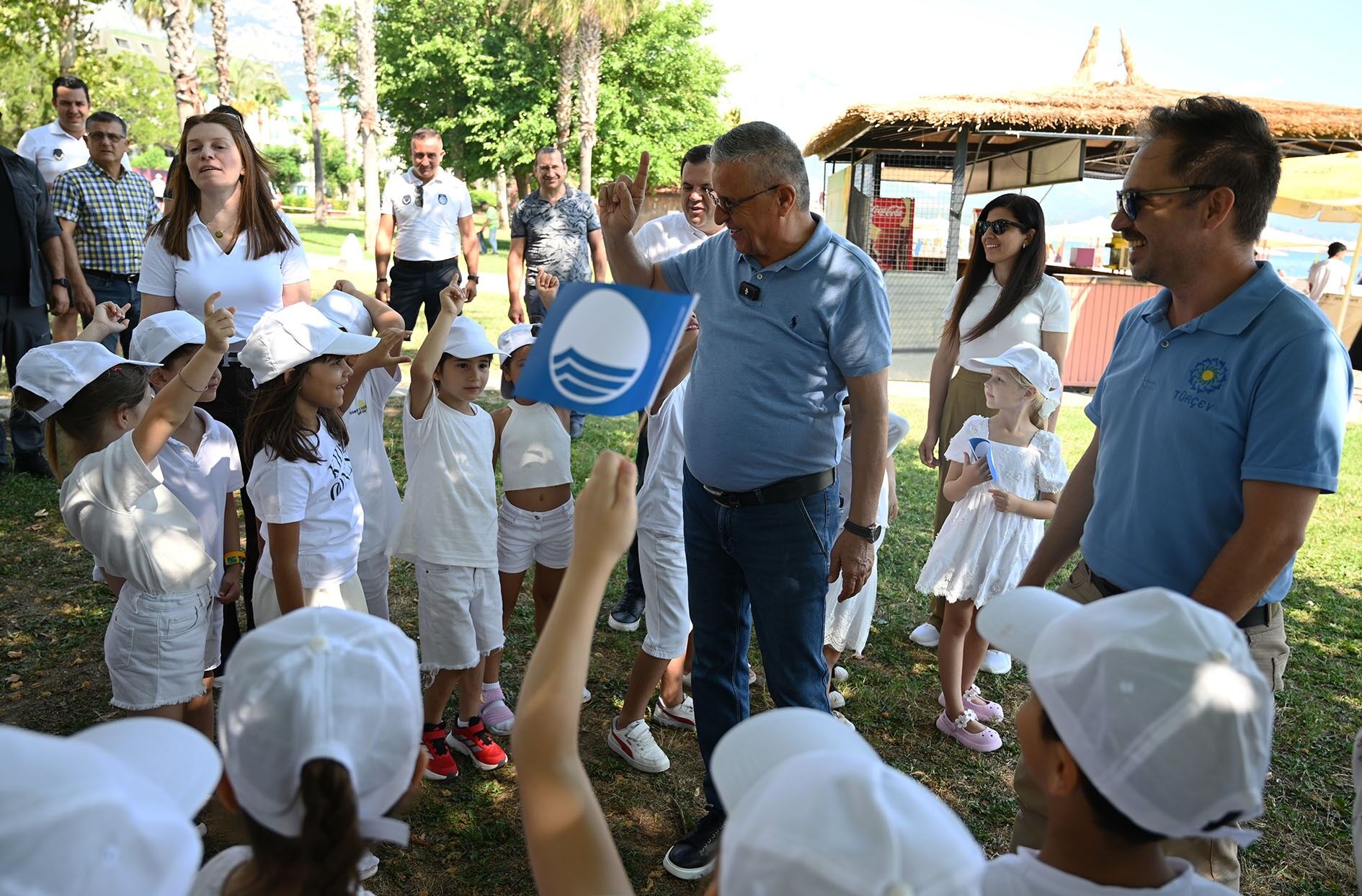 Antalya Kemer’de Mavi Bayrak Göndere Çekildi (2)