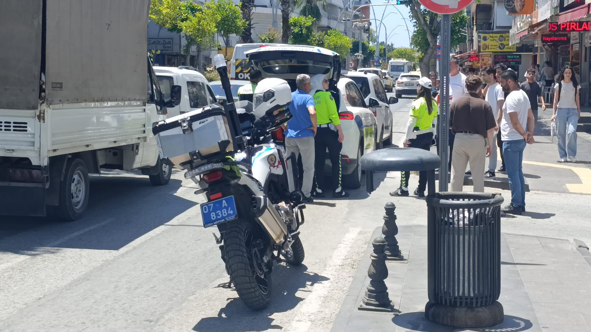 Antalya Manavgat’ta Iki Hafif Ticari Aracın Çarpıştı (2)