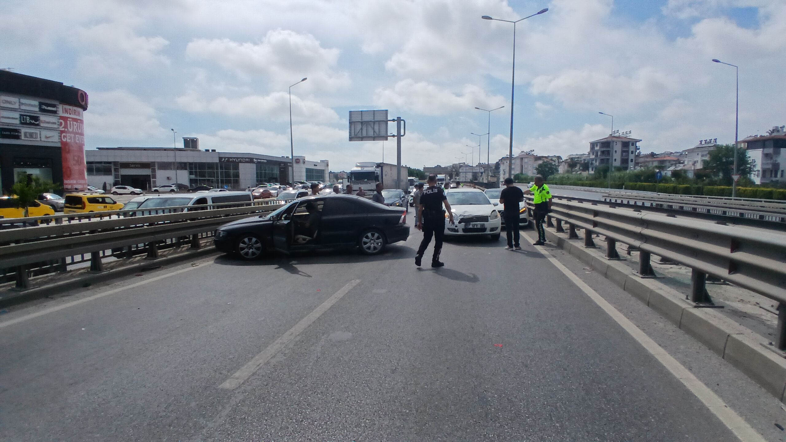 Antalya'da 4 Araç Birbirine Girdi (3)