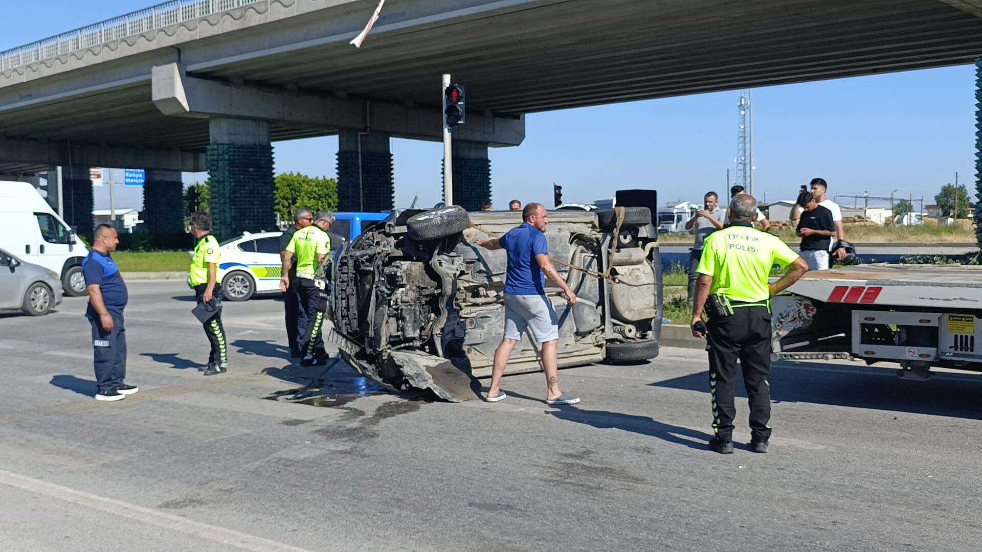 Antalya'da Aracıyla Taklalar Atan Sürücü Mucize Eseri Kurtuldu (3)