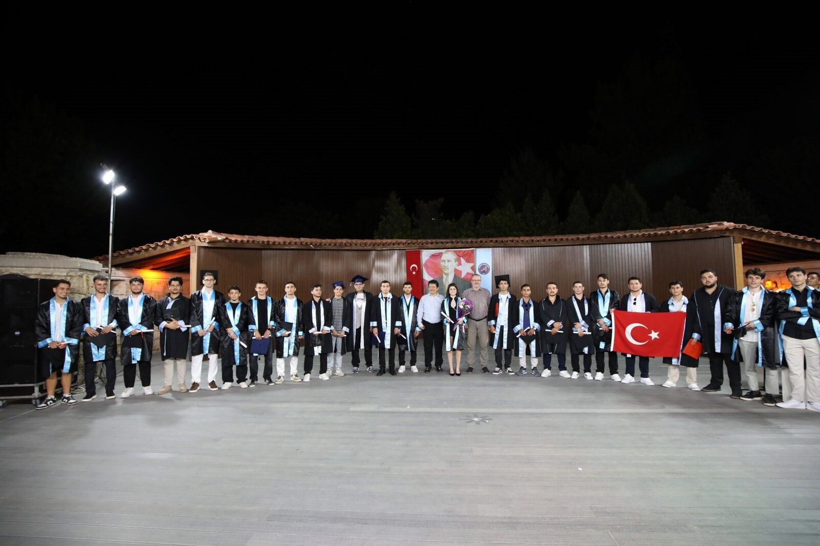 Antalya'da Başarısı Ilham Verecek! 59 Erkek Arasında Tek Kadın Mezun (6)