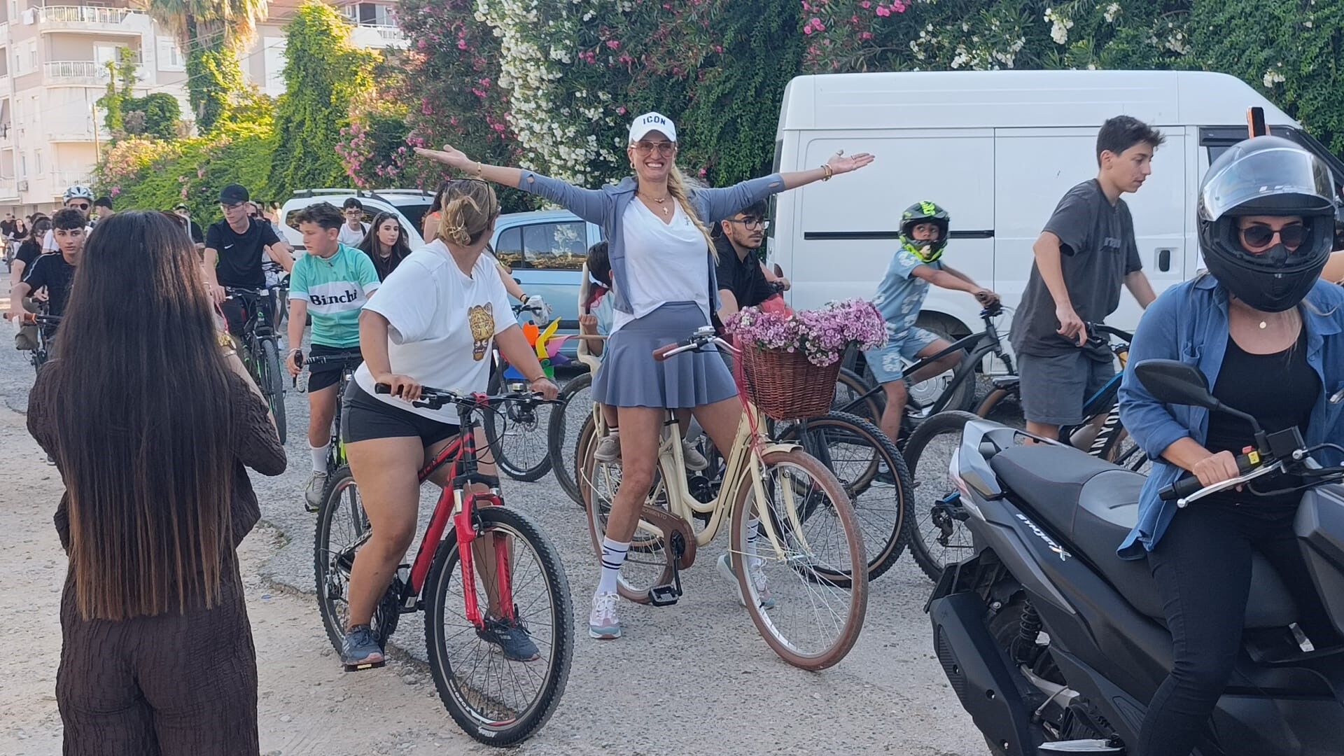 Antalya'da Bisiklet Binme Ve Çevre Temizliği Etkinliği (2)