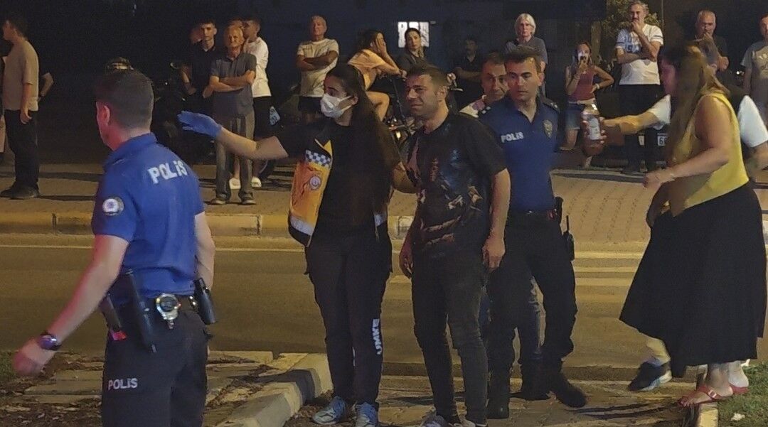 Antalya'da Çıkan Yangını Gözyaşlarıyla Izledi! Yere Çöktü Ve Öylece Kaldı (4)
