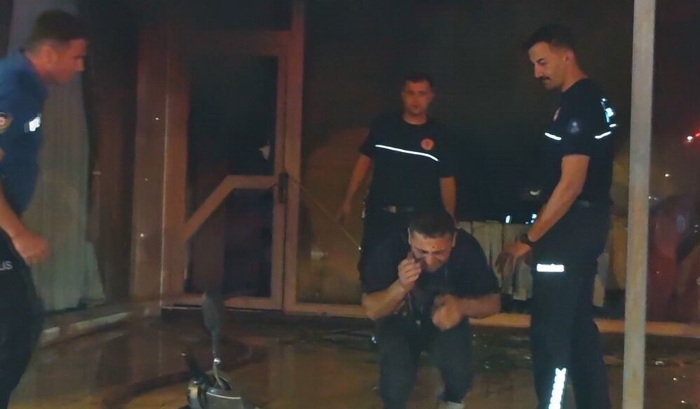 Antalya'da Çıkan Yangını Gözyaşlarıyla Izledi! Yere Çöktü Ve Öylece Kaldı (6)