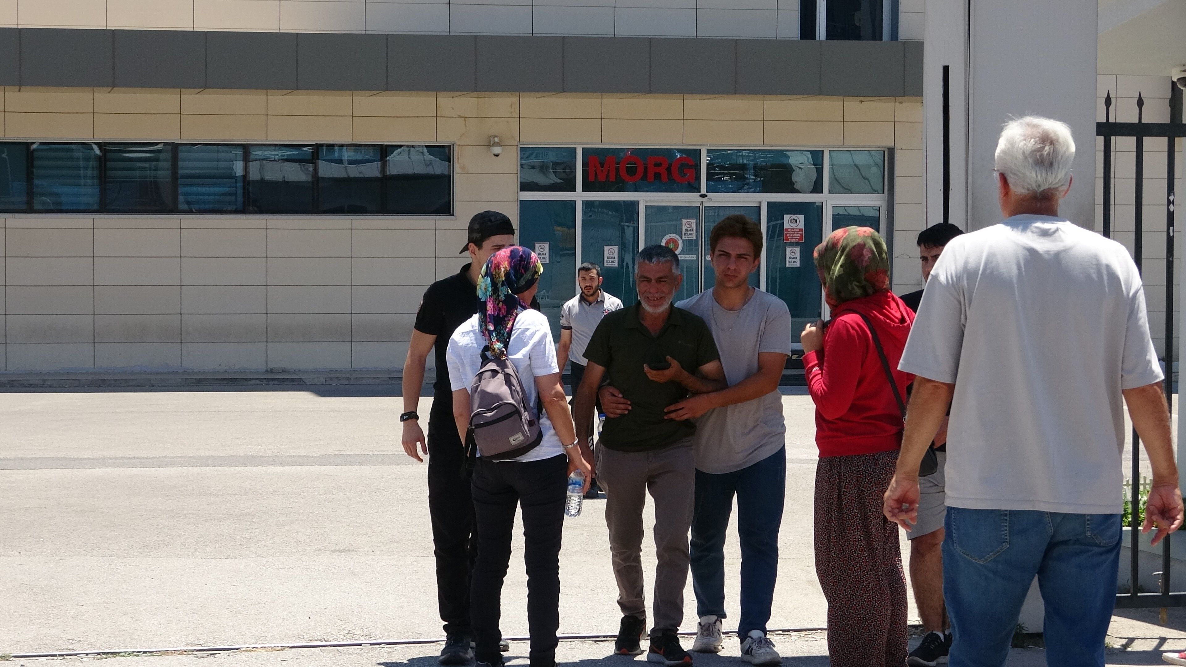 Antalya'da Çocuklarını Almaya Giderken, Hayatını Kaybetti (3)