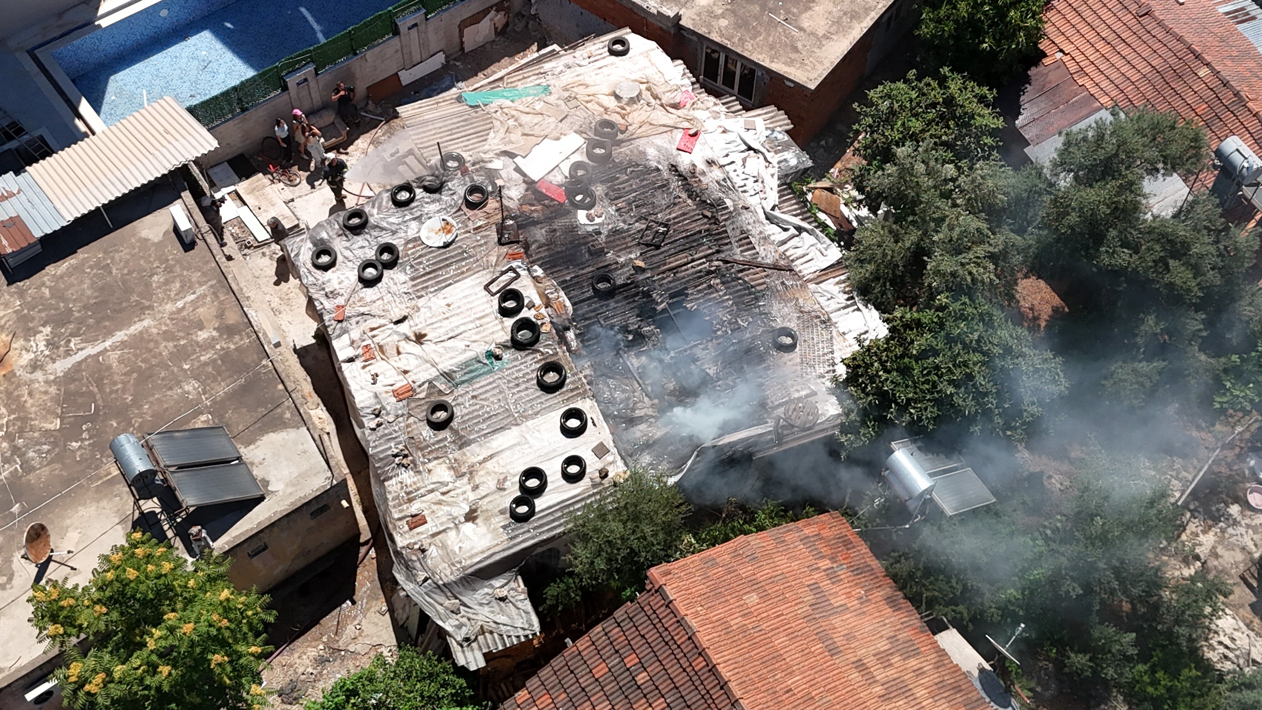 Antalya'da Evde Yangın Çıktı, Komşular Panik Oldu (2)