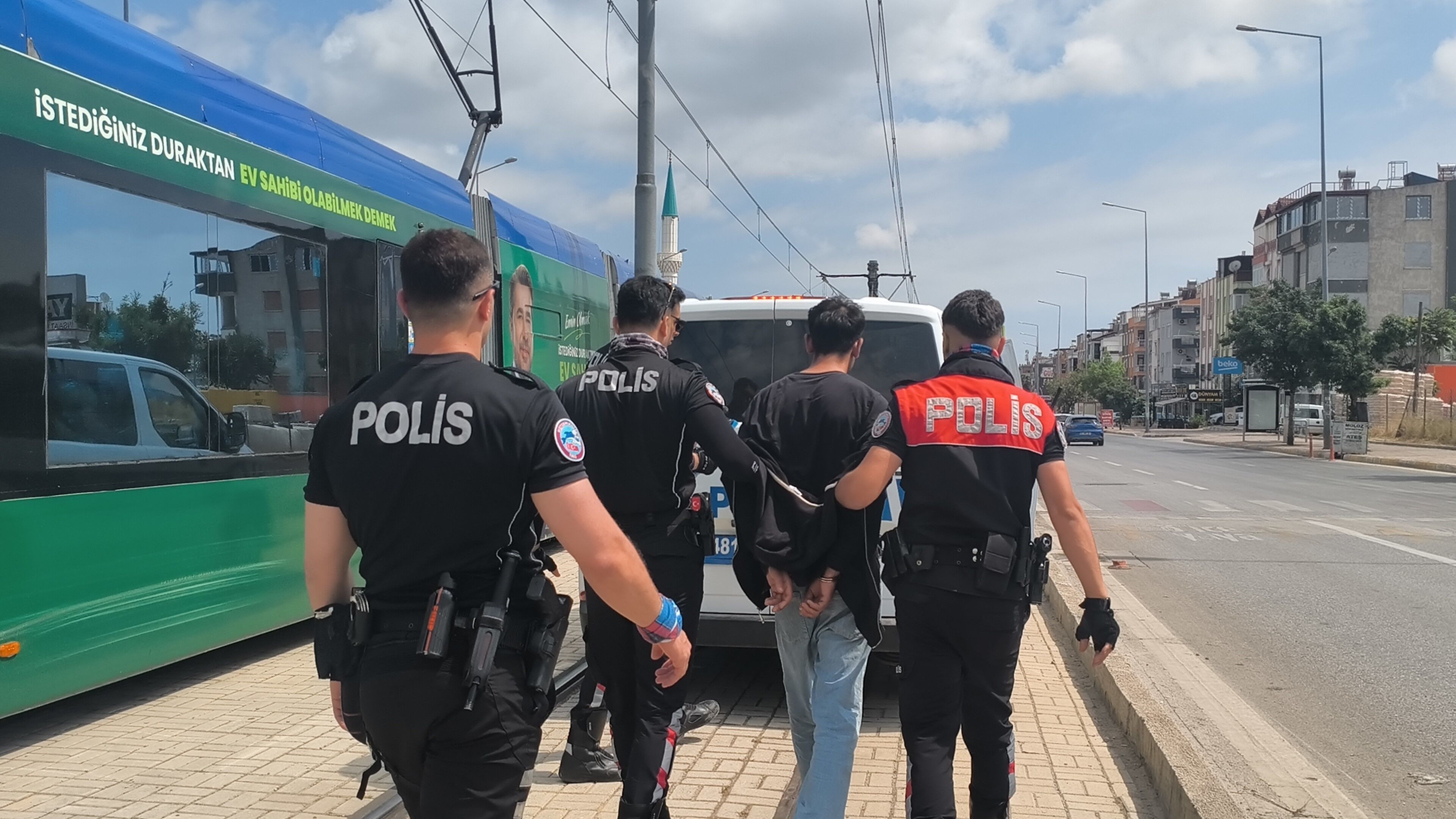 Antalya'da Kaçışı Uzun Sürmedi! 34 Suç Dosyası Varmış (1)