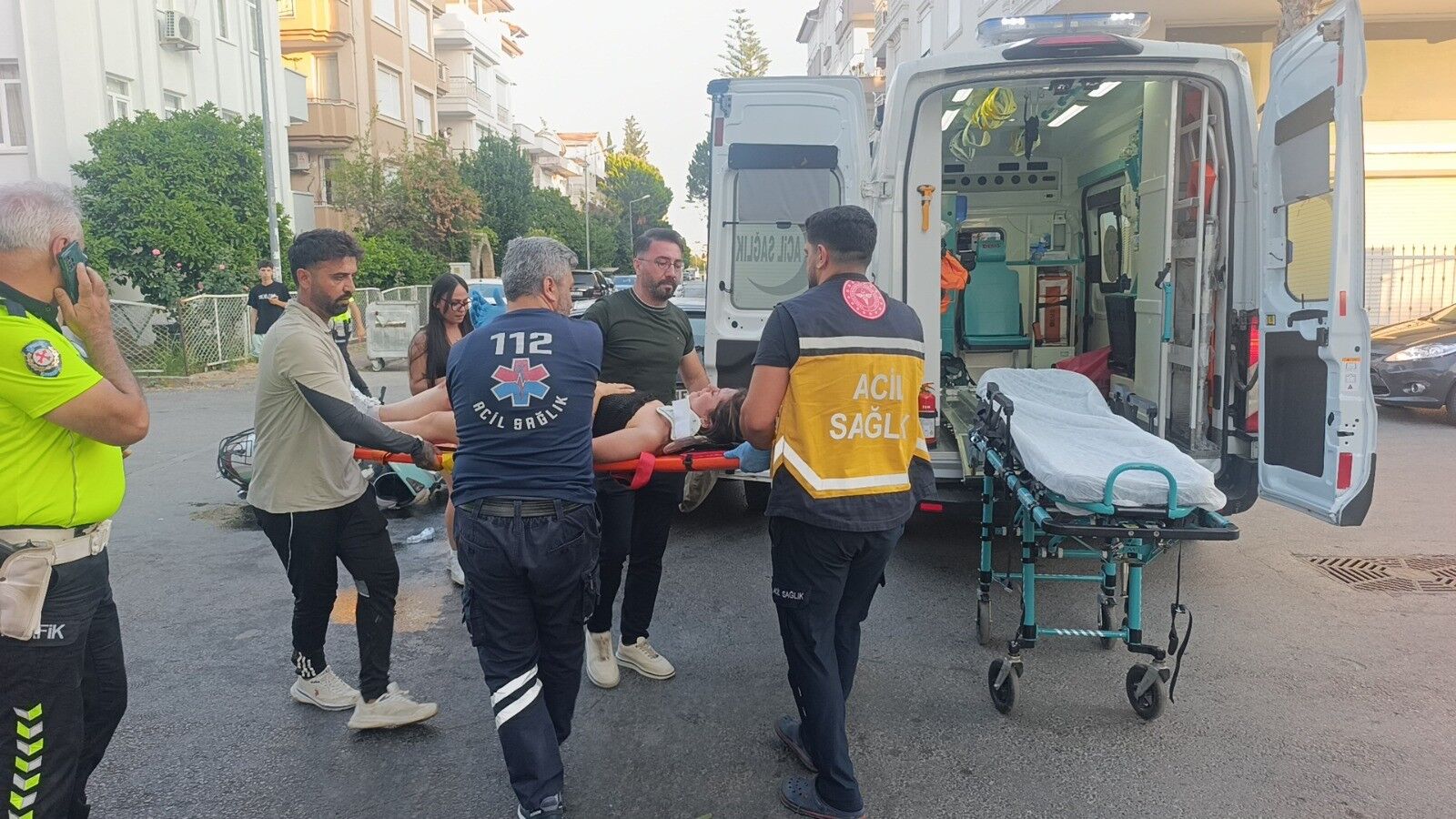 Antalya'da Otomobil Ile Motosiklet Çarpıştı 1 Yaralı, Kaza Anı Kamerada (1)-2