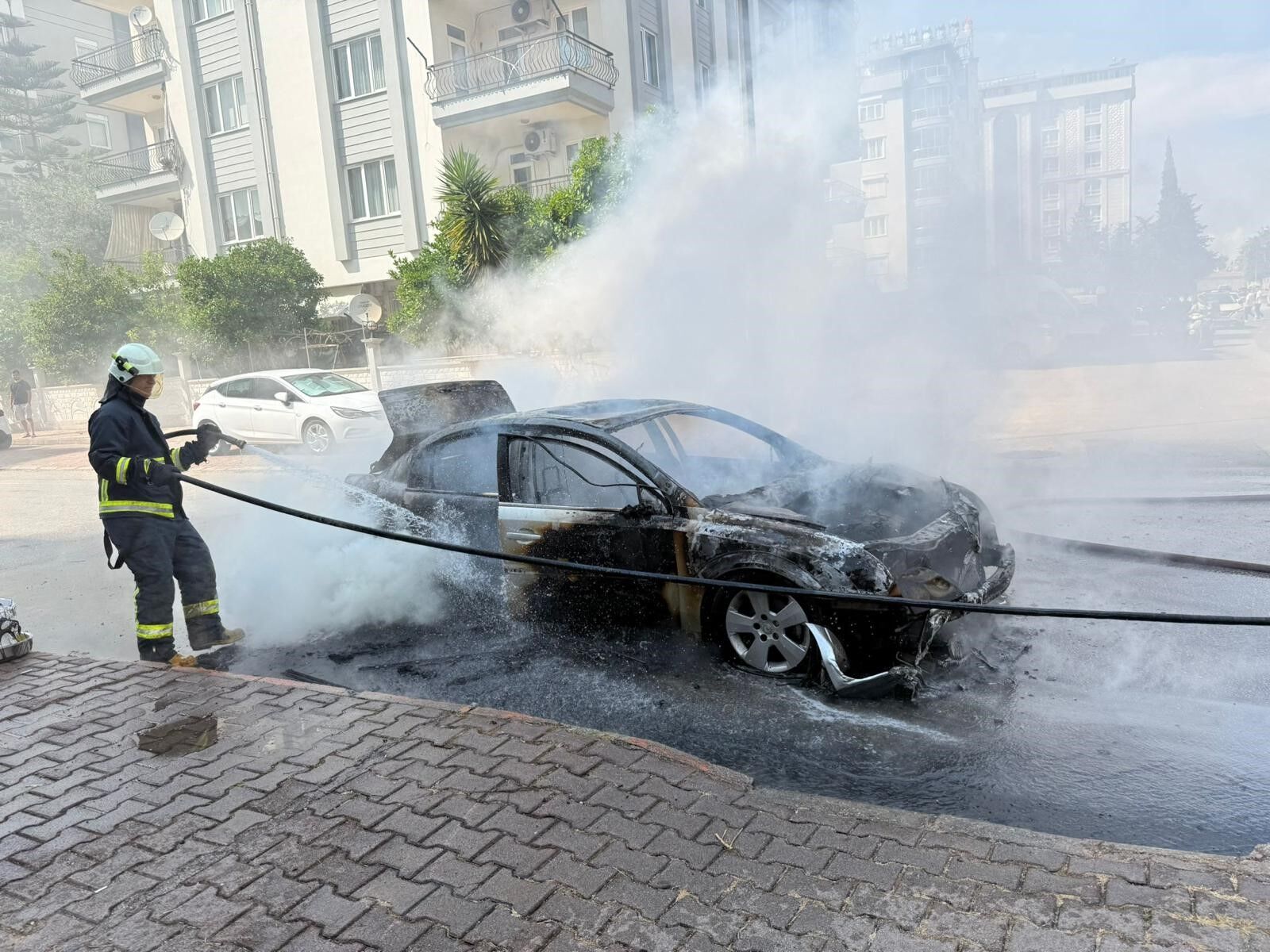 Antalya'da Torpidoda Başlayan Yangın Aracı Yok Etti (3)