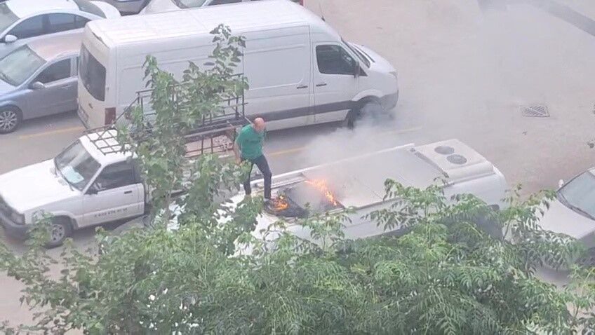 Antalya'da Yangına Vatandaşlar Anında Müdahale Etti (1)