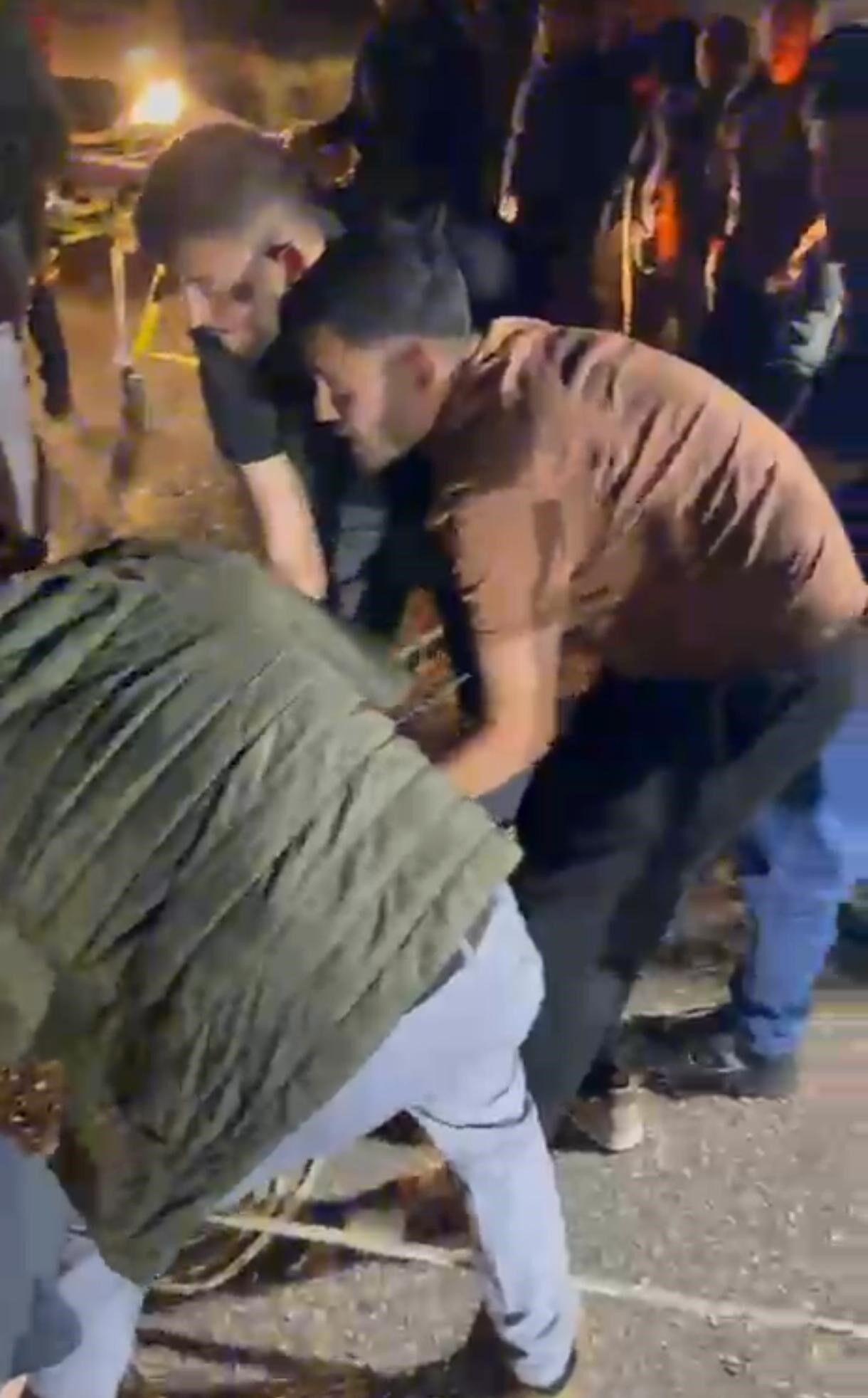 Antalya’nın Finike Ilçesinde Meydana Gelen Kazada, Yaklaşık 30 Metrelik Uçuruma Düşen Araçta Sıkışan Bir Kişi Ekiplerin Müdahalesiyle Kurtarıldı. Burhan D. Ambulansla Hastaneye Kaldırıldı.