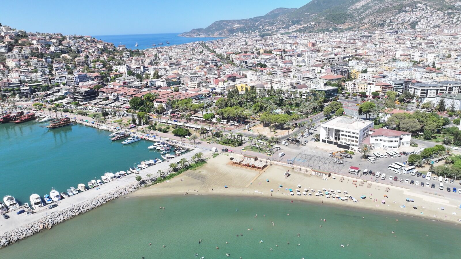 Aysultan Yıllarca Sessiz Kalmıştı! Alanya'nın Ücretsiz Plajlarında Yaz Hareketi (13)